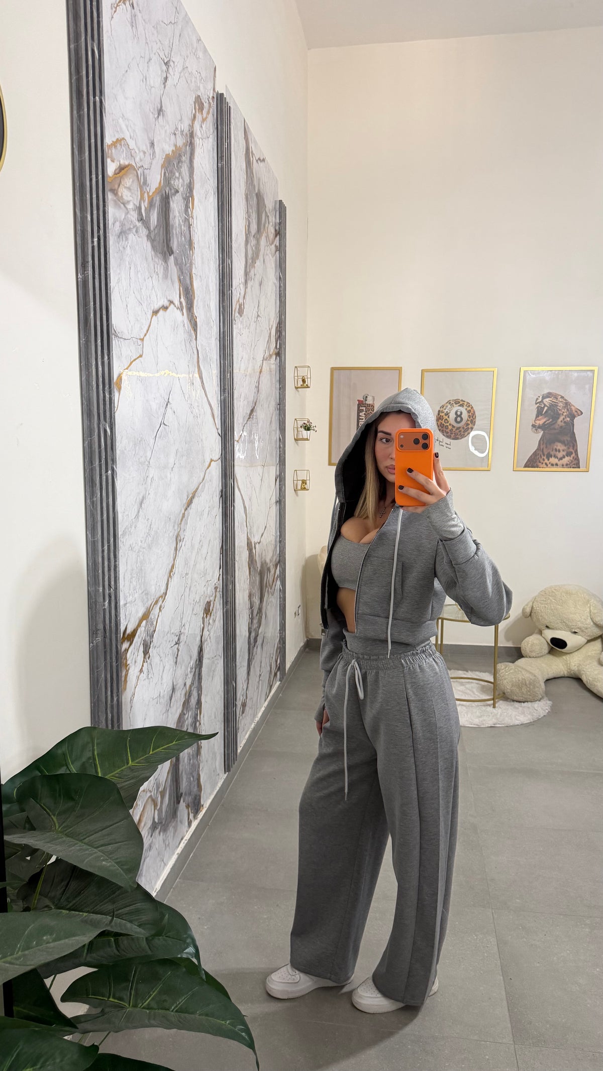 Tuta grey