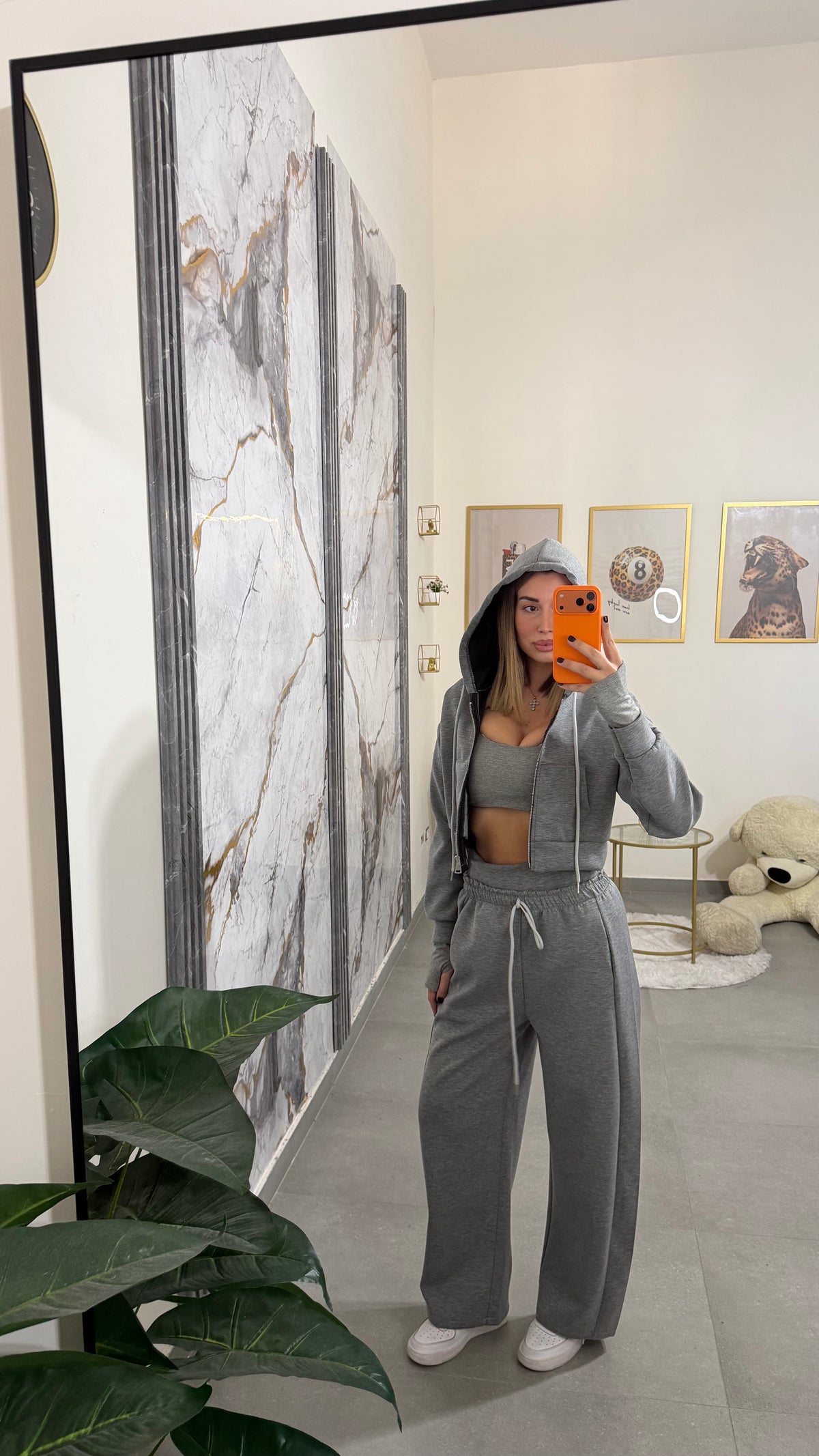 Tuta grey