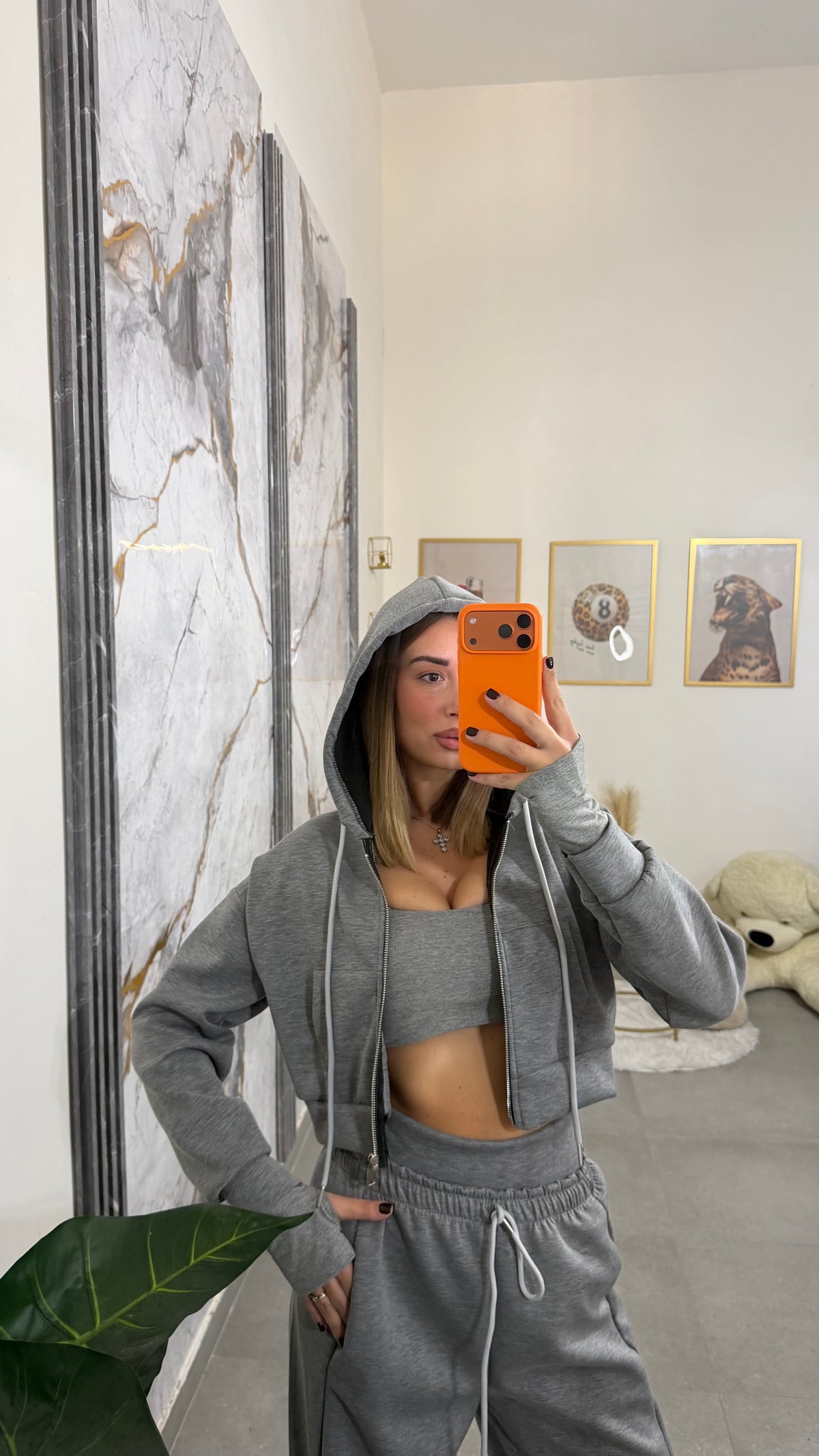 Tuta grey